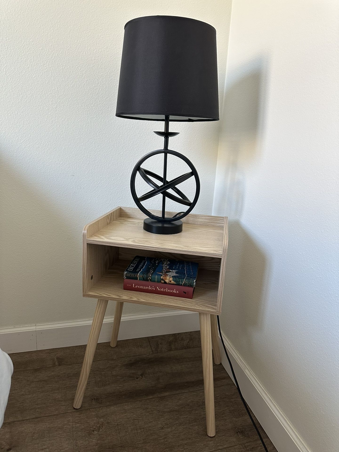 2 Nightstands