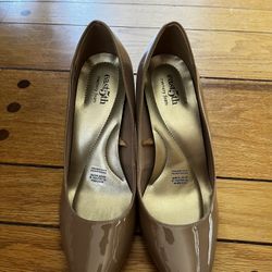 Memory foam size 9M  beige heels. 