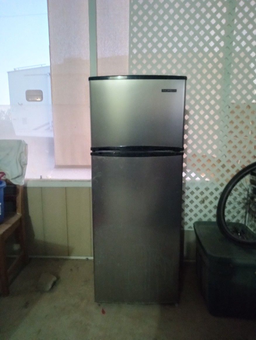 Thompson Refrigerator