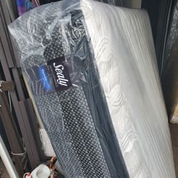 Queen Size New Thick Pillow Top Bed Can Deliver 