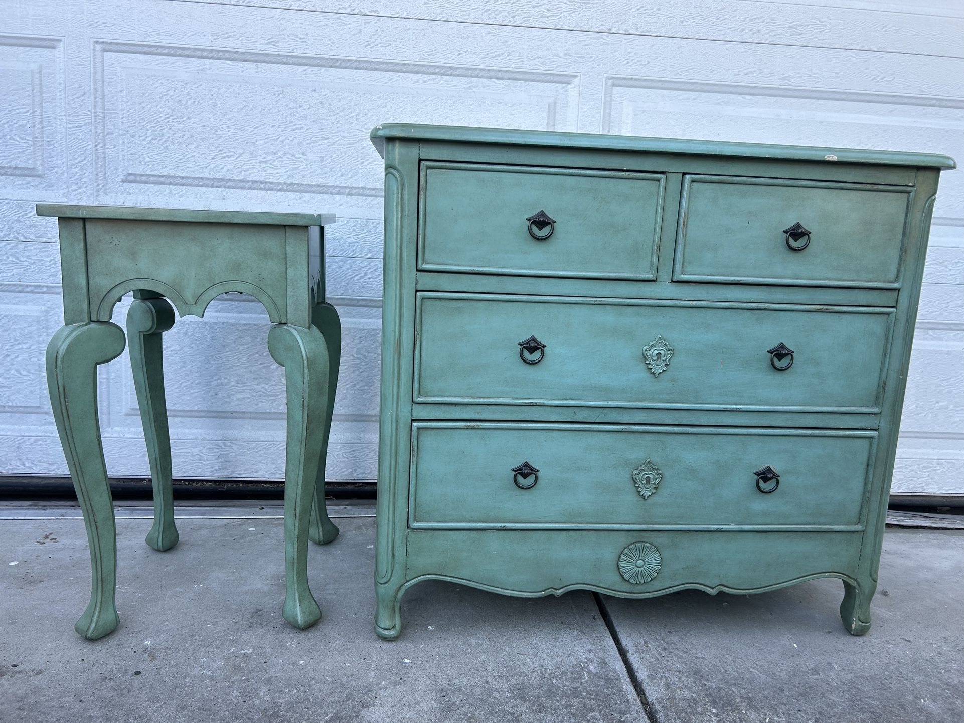 Dresser set
