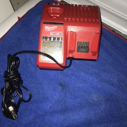 Milwaukee M12/M18 Battery Charger
