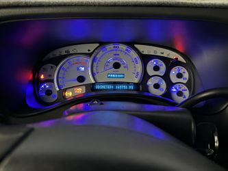 escalade cluster
