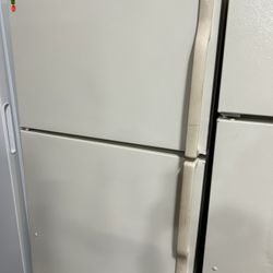 GE Bisque/Beige Top Freezer Fridge 