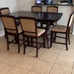 Kitchen/Dining room table and chairs
