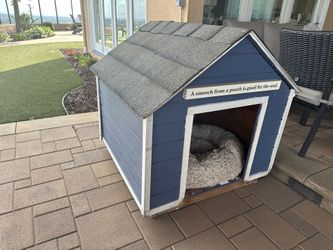Large Doghouse 🐶 