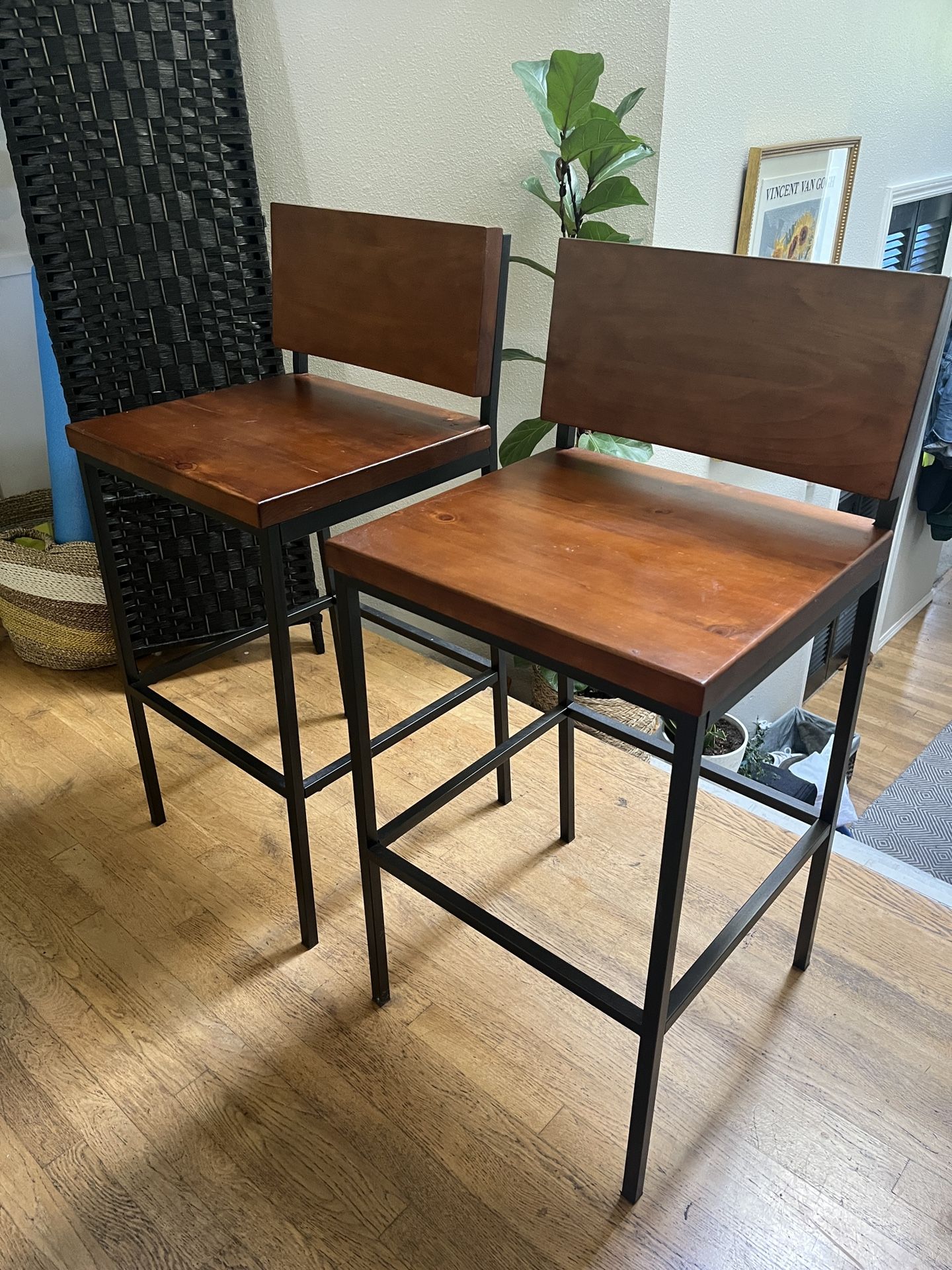 Beautiful barstools - dark wood/minimalist