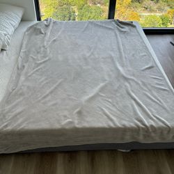 Three weeks old Tempur-pedic king size bed box included