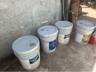 Paint bucket’s sherwin Williams (ONLY 1 DARK GRAY AND 3 DARK BEIGE COLOR)