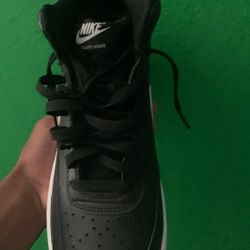 WMNS NIKE COURT VISION MID SIZE 11