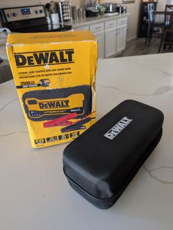 DeWalt 2500 Amp Lithium Car Battery Jump Starter and Flashlight and Power Bank