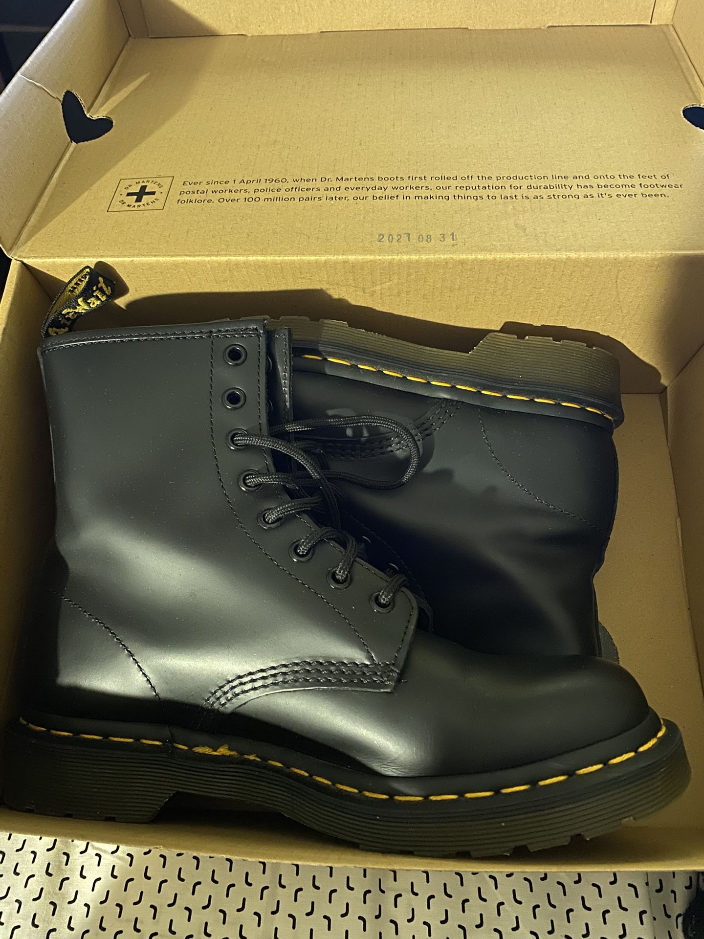 USED DR. MARTENS 1460 Womens Boots