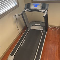 Treadmill  (Nautilus) 