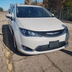 2017 CRYSLER PACIFICA