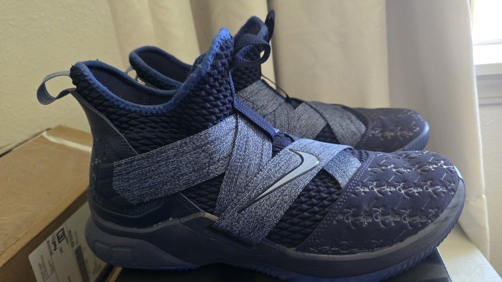 Nike LeBron Zoom Soldier 12 Size 10.5