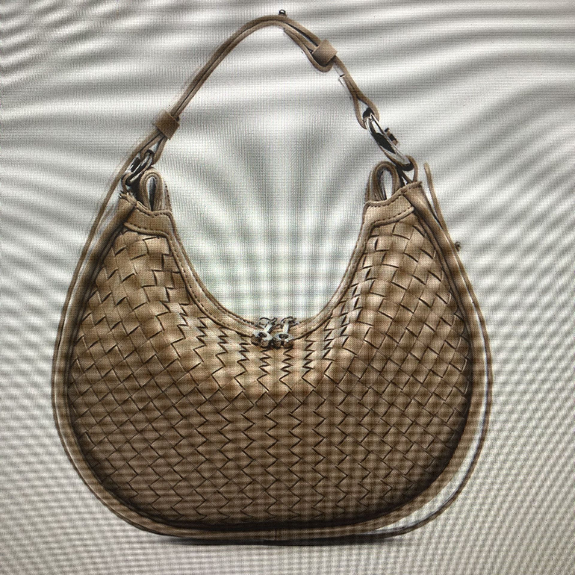 Cross-body bag crescent bag