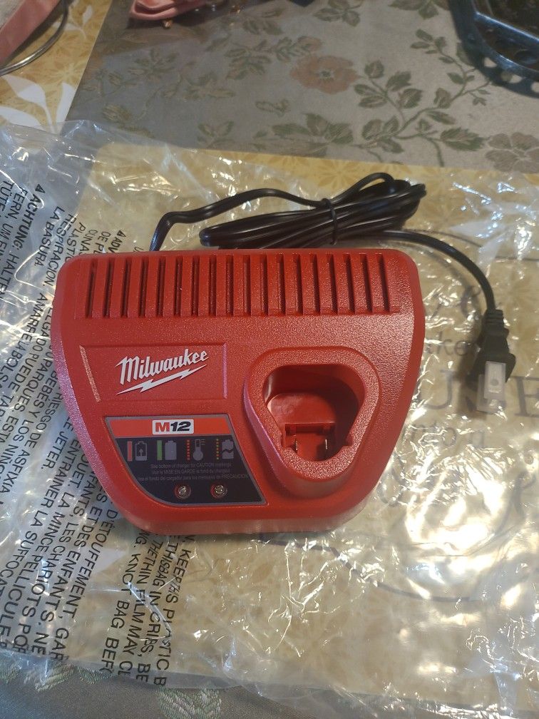 Milwaukee M12 Charger