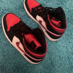 Jordan 1 Mid White Black Red (not Firm On Price Shoot Me A Offer)