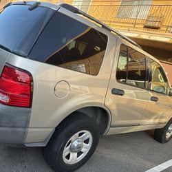 2004 Ford Explorer