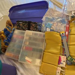 Vintage Knitting Supplies And Case !