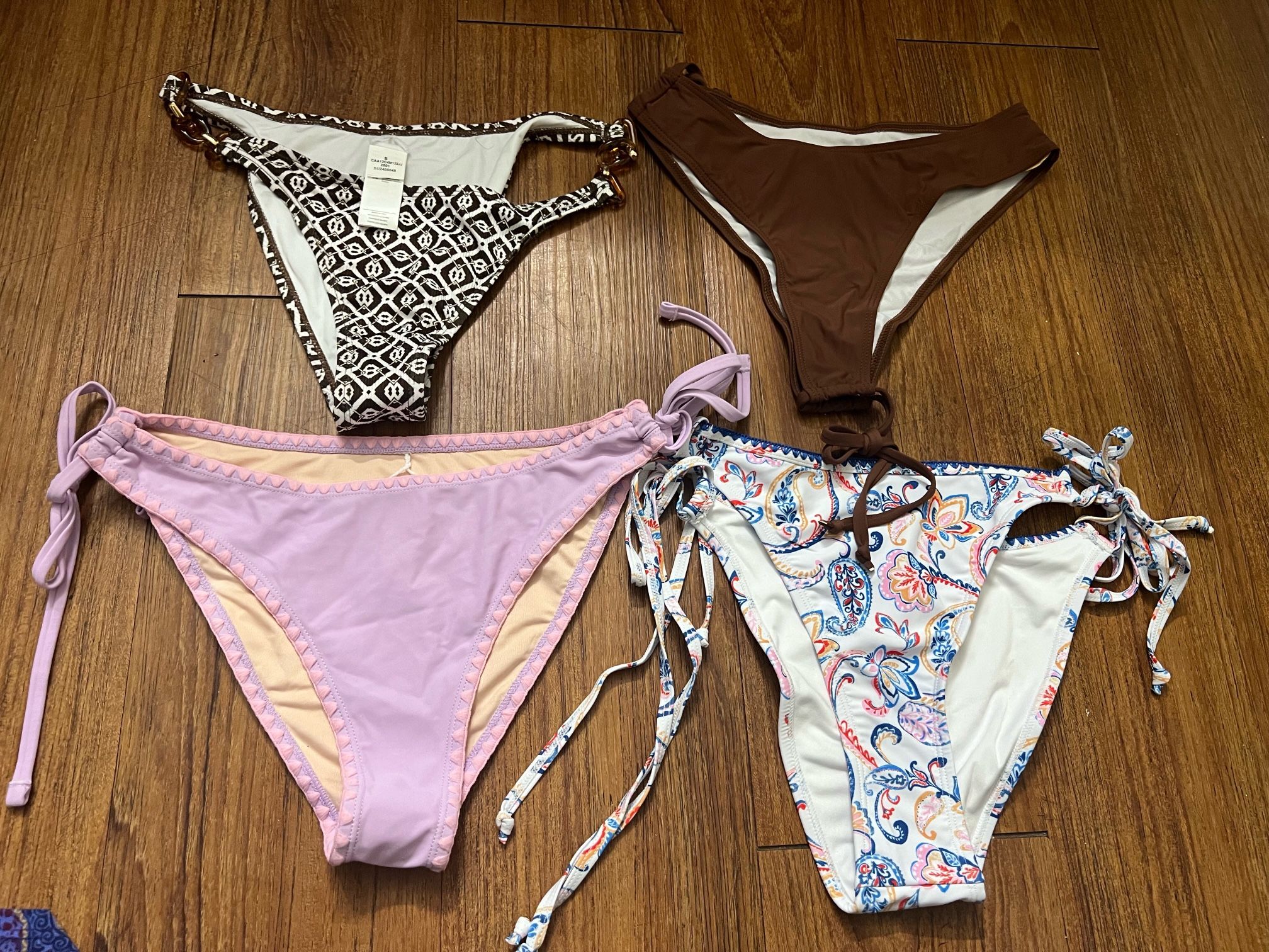 4 New Woman Pants Top Size S and Bottom Size XL . Each 1$