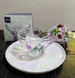 MIKASA "SPRING DEBUT" 6" BOWL. CLEAR WITH PURPLE AND GREEN FLOWER ACCENTS NEW
