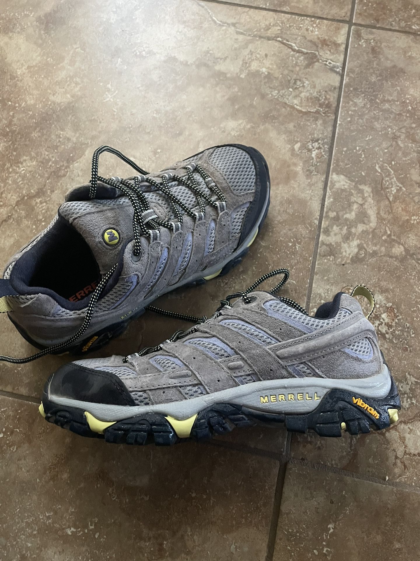 Merrell Hiking Shoes - women’s Size 8.5 for Sale in Las Vegas, NV - OfferUp