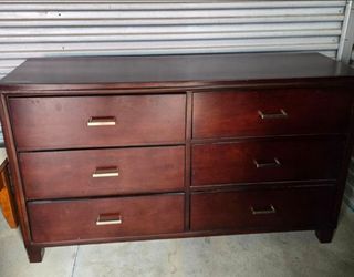 Dresser with mirror needs to go asap