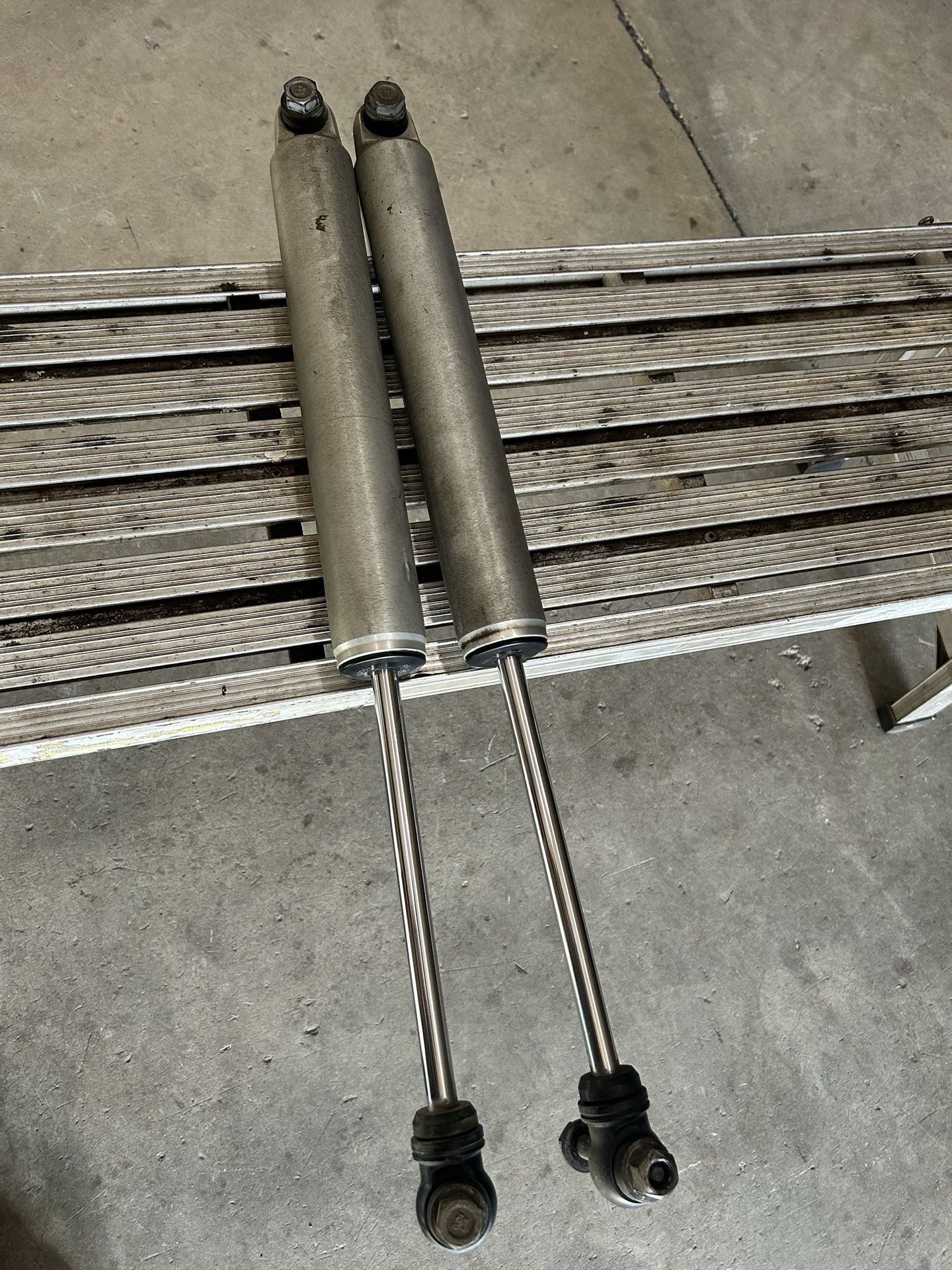 2.0 Performance Series Shocks 980-24-664