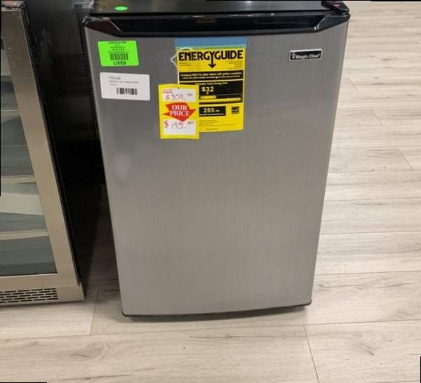 MAGIC CHEF HMTR450SE 4.5 Cu.ft. MINI FRIDGE TIB2Z