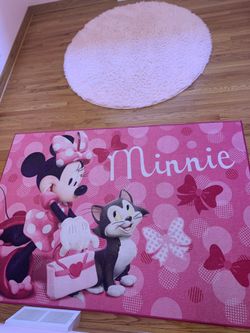 Minnie Mouse Area Rug (5x7)