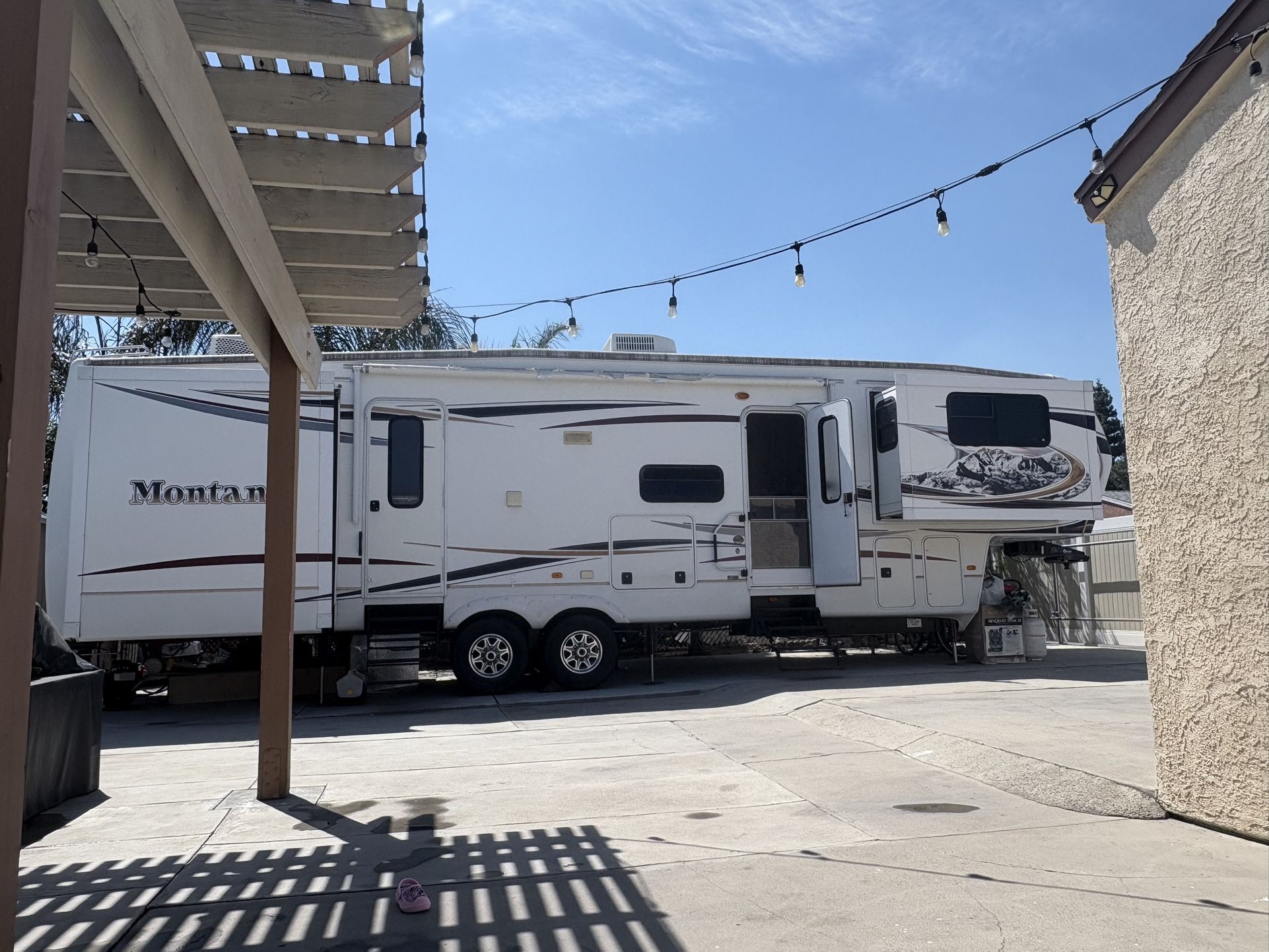 2012 Montana 40ft 5th Wheel Trailer