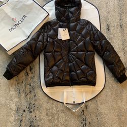 BRAND NEW (MEDIUM + LARGE) Moncler spider puffer jacket