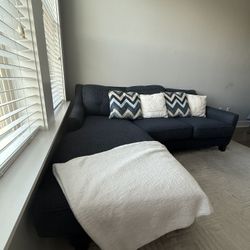 Dark blue L-shaped sectional sofa – excellent condition