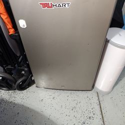 Mini Fridge (Sold Pending Pickup) 