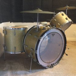 🔥1951 “RADIO KING” SLINGERLAND🔥3-PIECE DRUM SET🔥24” BASS DRUM, 16” FLOOR TOM, 13” TOM with HARDWARE🔥RARE BADGE🔥EXCELLENT🔥SOUNDS AMAZING!🔥