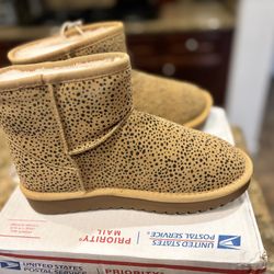 Cushionaire Boots Brand New