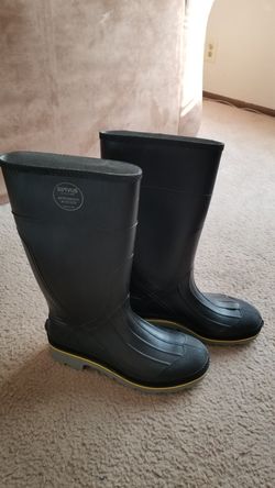Rubber steel toe boots