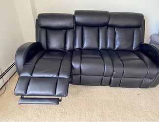 Recliner sofa- excellent condition