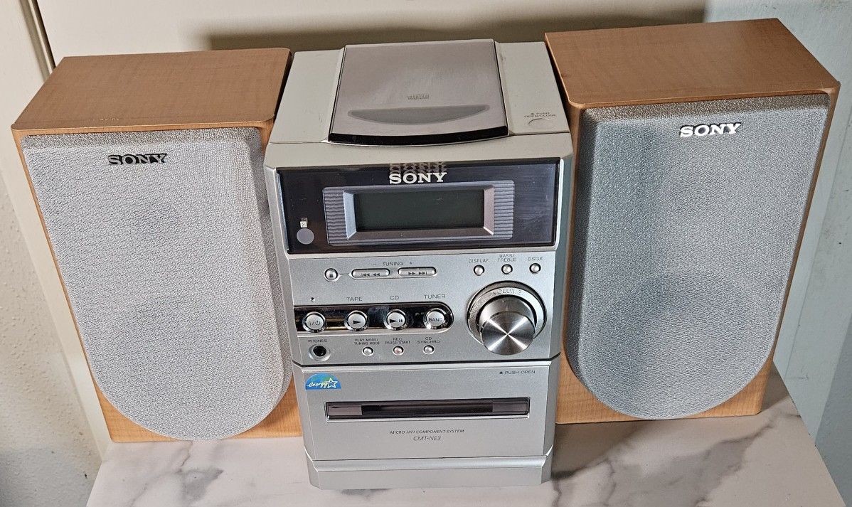Sony CMT-NE3 Bookshelf Mini Hi-Fi Stereo System CD Cassette Tape AM/FM HCD-NE3