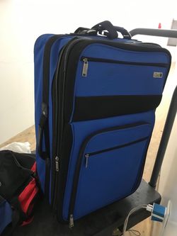 Medium size 2.1 ft x 1.6 Ft luggage