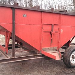 Gravity Feeder Trailer 