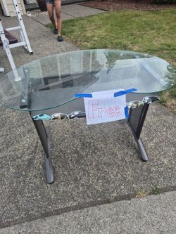 Desk with keyboard drawer