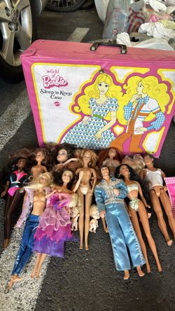 Vintage Mattel World of Barbie: Sleep 'n Keep Case (1974 Barbies and Kens)