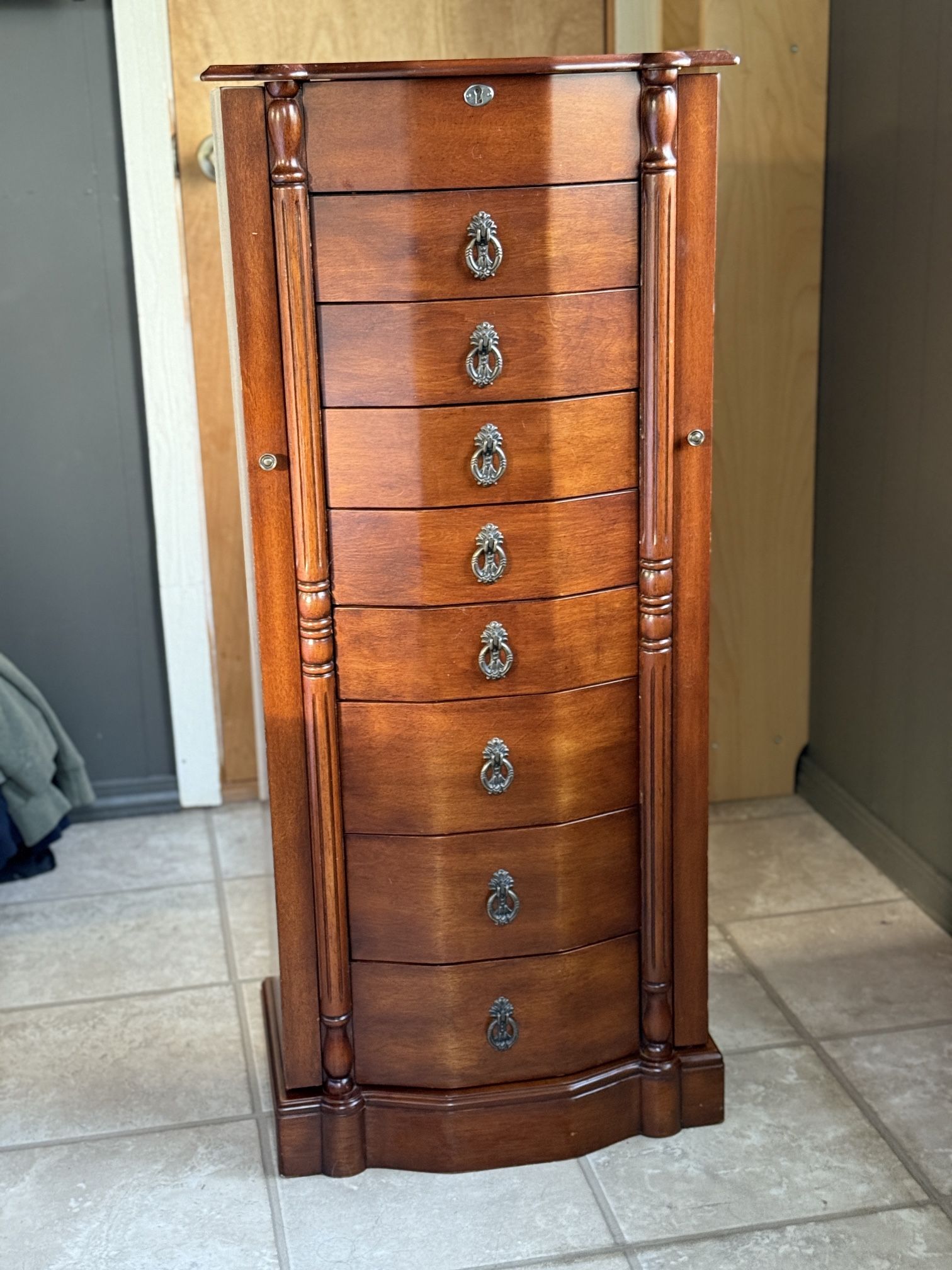 Stand Up Jewelry Box