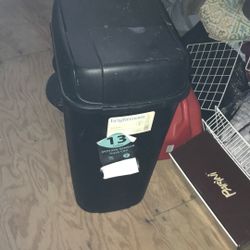 13 Gallon Trash Can Used Need Wash