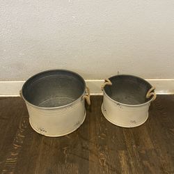 galvanized metal  tub with rope handles. 