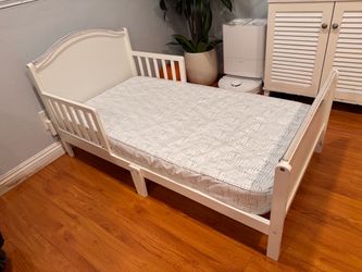 Toddler Bed + Mattress