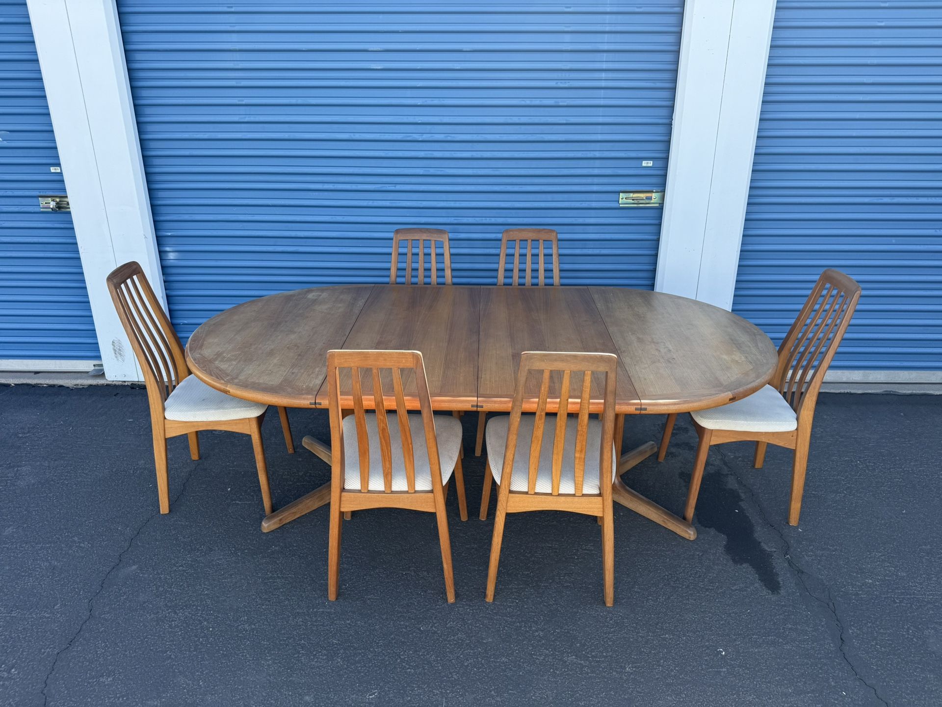 Benny Linden Teak Dining Room Table and Chair Set