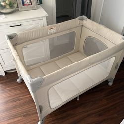 Tiny glow bassinet